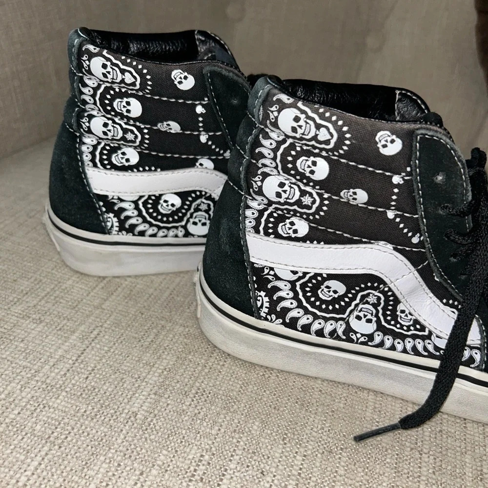 Vans Men's Sk8-Hi Bandana Skulls Black White Canvas